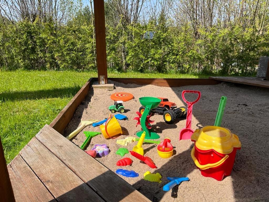 Domek Z Kominkiem Nad Jeziorem Z Jacuzzi Ogrodowym Sumowo  Esterno foto