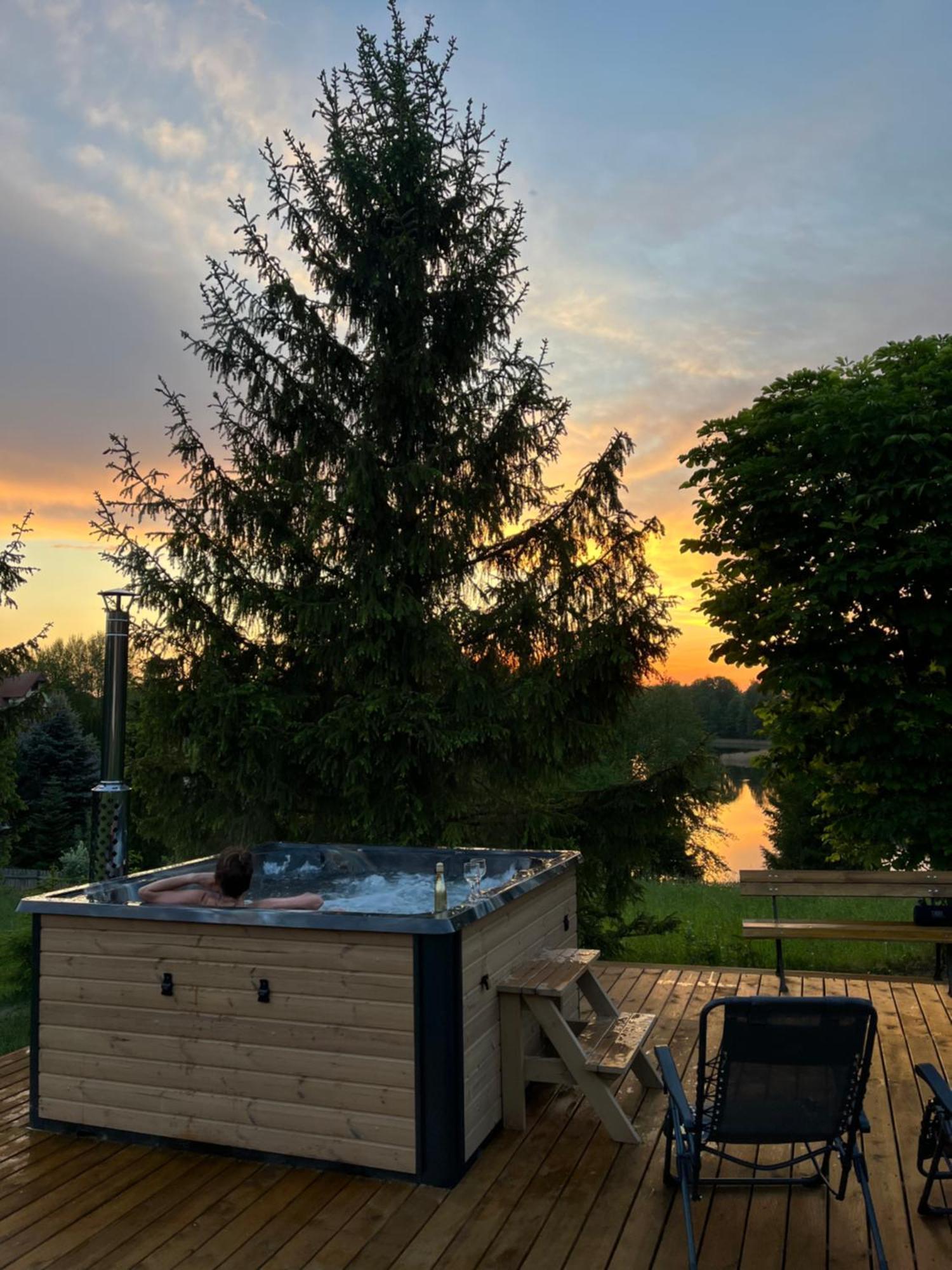 Domek Z Kominkiem Nad Jeziorem Z Jacuzzi Ogrodowym Sumowo  Esterno foto